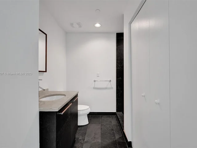 900 Biscayne Blvd # 3204, Miami FL 33132