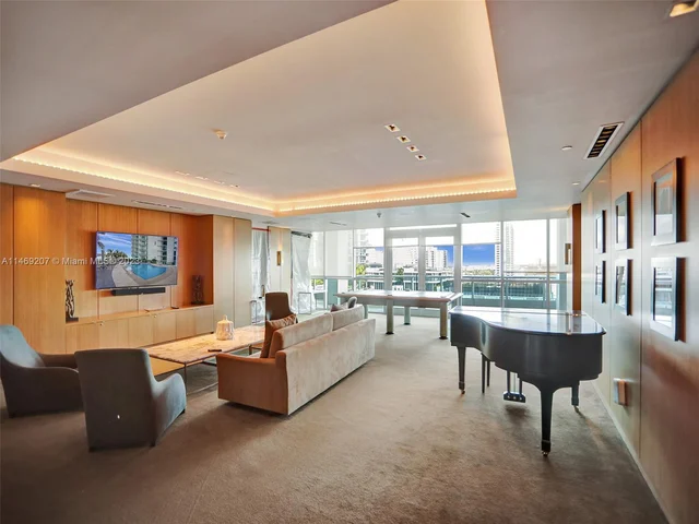 900 Biscayne Blvd # 3204, Miami FL 33132