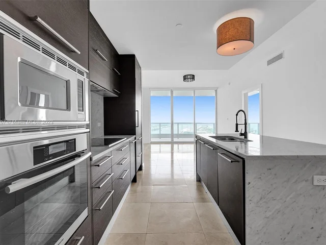 900 Biscayne Blvd # 3204, Miami FL 33132