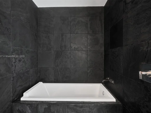 900 Biscayne Blvd # 3204, Miami FL 33132