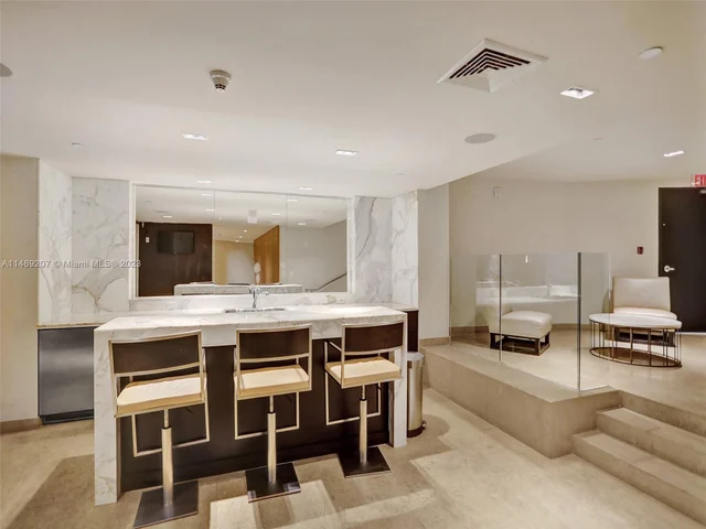 900 Biscayne Blvd # 3204, Miami FL 33132