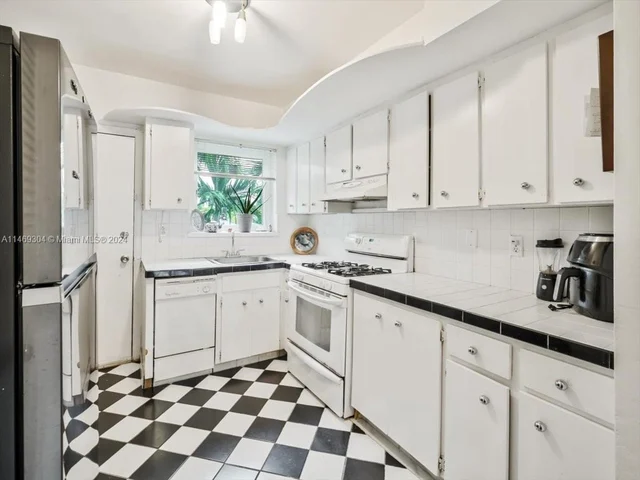 1101 98th St # 5, Bay Harbor Islands FL 33154