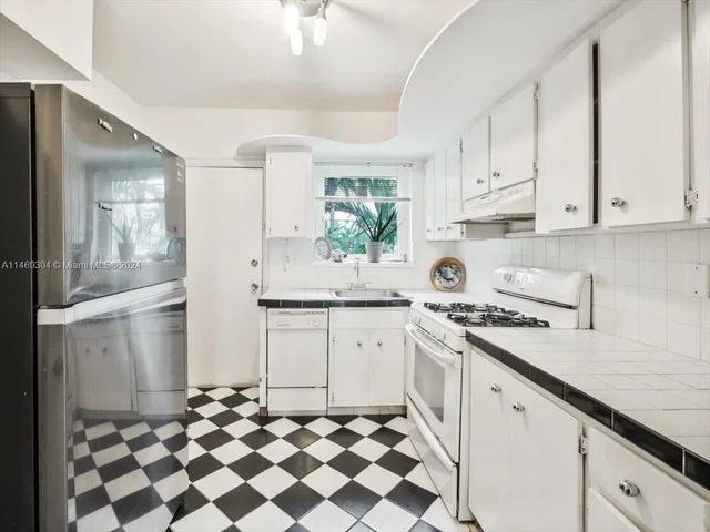 1101 98th St # 5, Bay Harbor Islands FL 33154