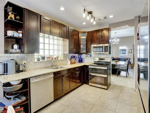 1251 Johnson Ct, Hollywood FL 33019