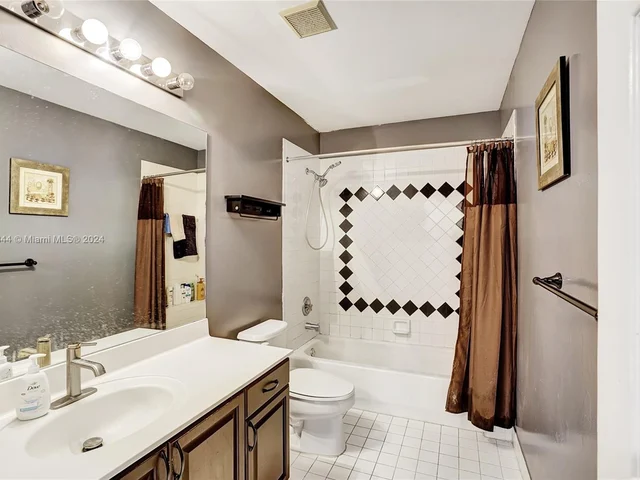 1251 Johnson Ct, Hollywood FL 33019