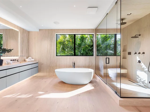 128 Ocean Blvd, Golden Beach FL 33160