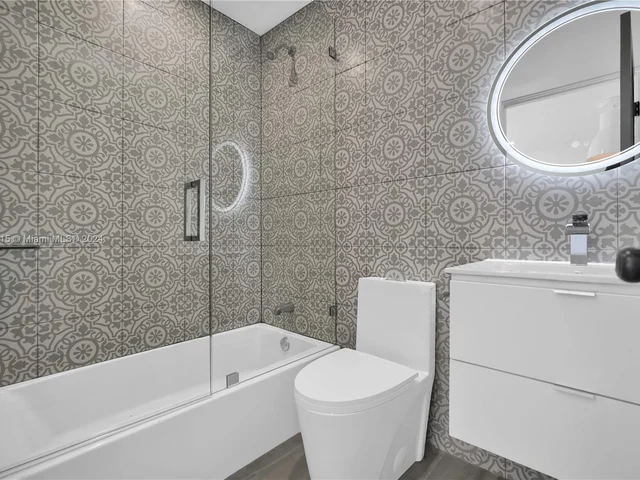 1071 NE 86th St, Miami FL 33138