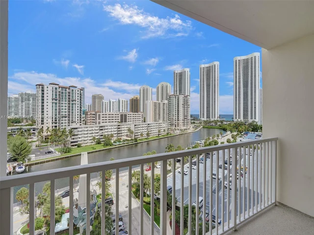 300 Bayview Dr # 901, Sunny Isles Beach FL 33160