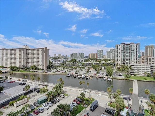 300 Bayview Dr # 901, Sunny Isles Beach FL 33160