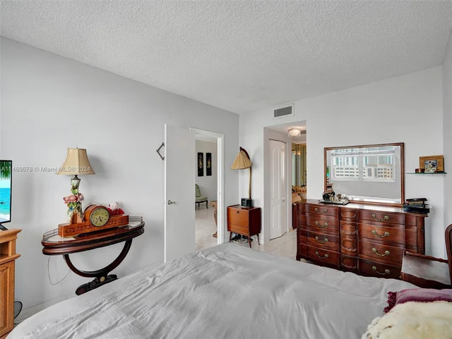 300 Bayview Dr # 901, Sunny Isles Beach FL 33160