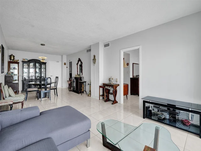 300 Bayview Dr # 901, Sunny Isles Beach FL 33160