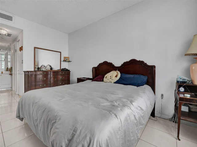 300 Bayview Dr # 901, Sunny Isles Beach FL 33160