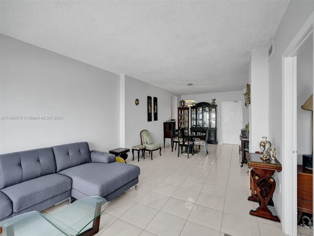 300 Bayview Dr # 901, Sunny Isles Beach FL 33160