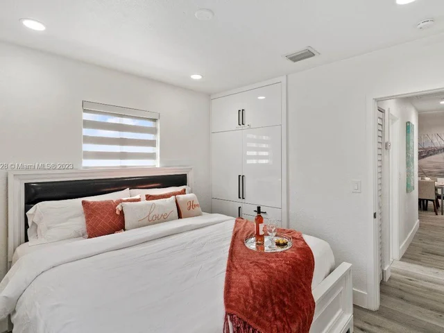 3410 NW 98th St, Miami FL 33147