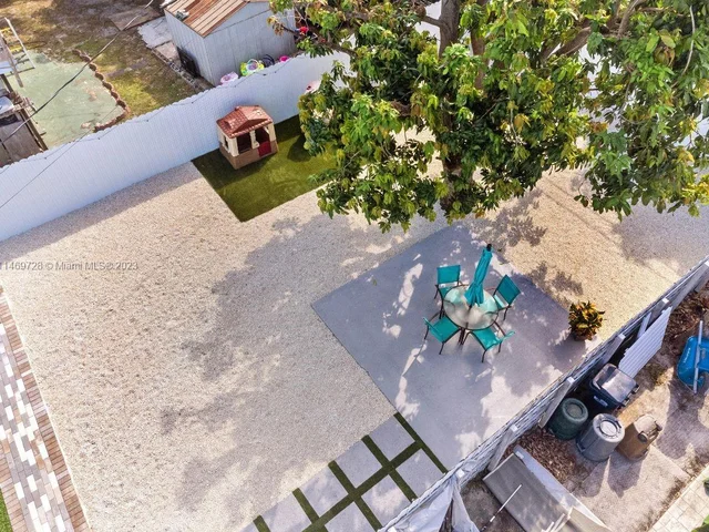 3410 NW 98th St, Miami FL 33147