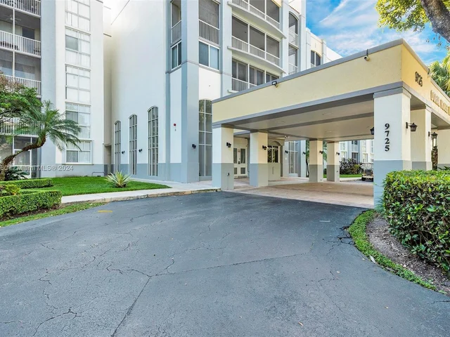9725 NW 52nd St # 205, Doral FL 33178