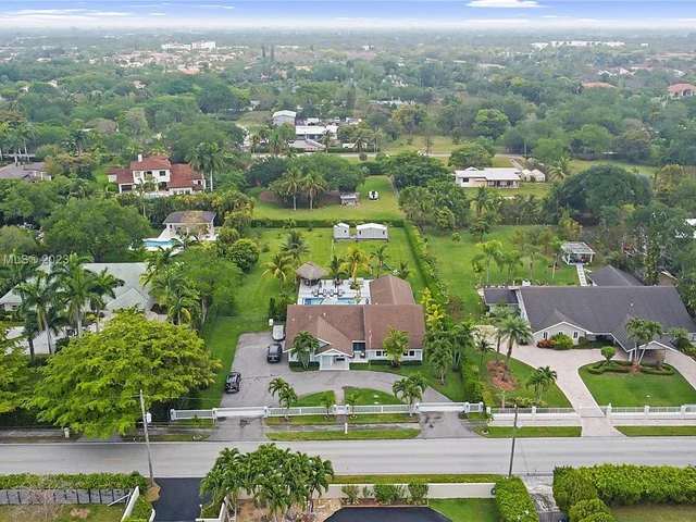 11005 SW 95th St, Miami FL 33176