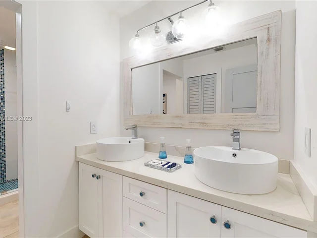 11005 SW 95th St, Miami FL 33176