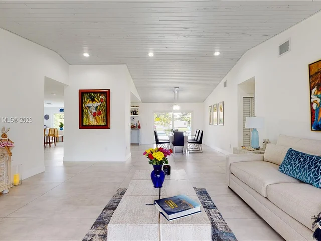 11005 SW 95th St, Miami FL 33176