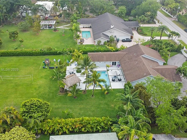 11005 SW 95th St, Miami FL 33176