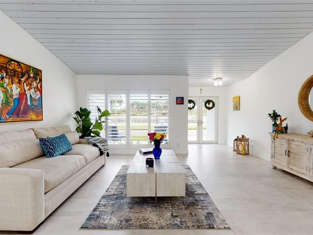 11005 SW 95th St, Miami FL 33176