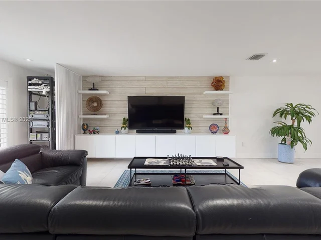 11005 SW 95th St, Miami FL 33176