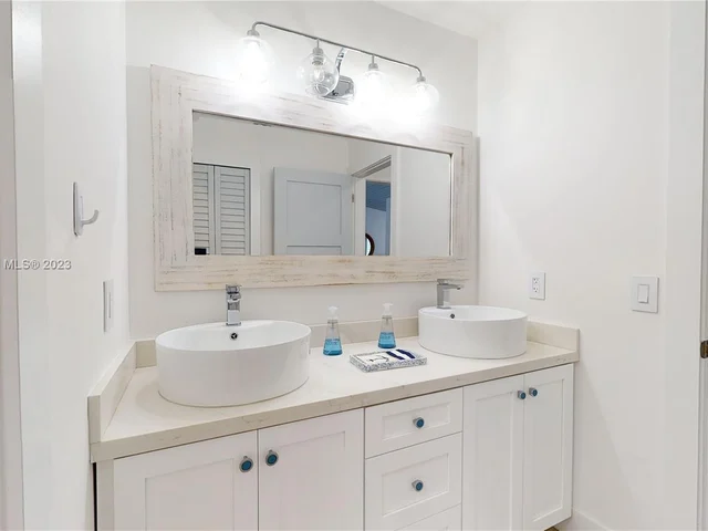 11005 SW 95th St, Miami FL 33176