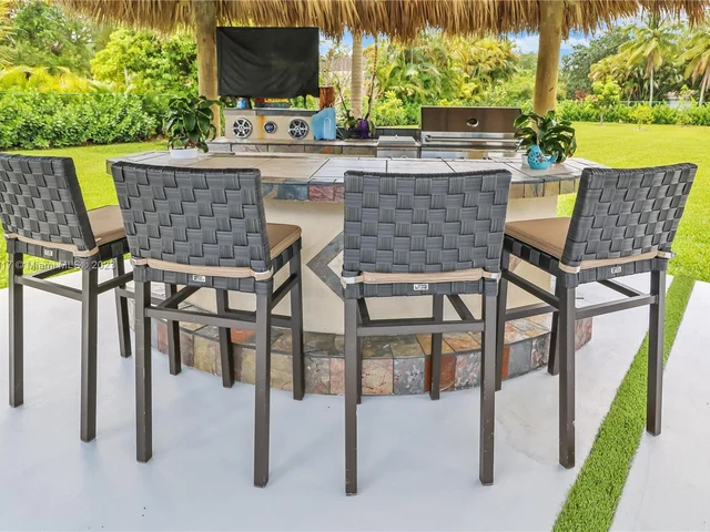 11005 SW 95th St, Miami FL 33176