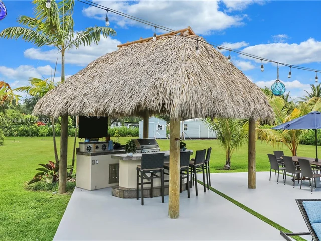 11005 SW 95th St, Miami FL 33176