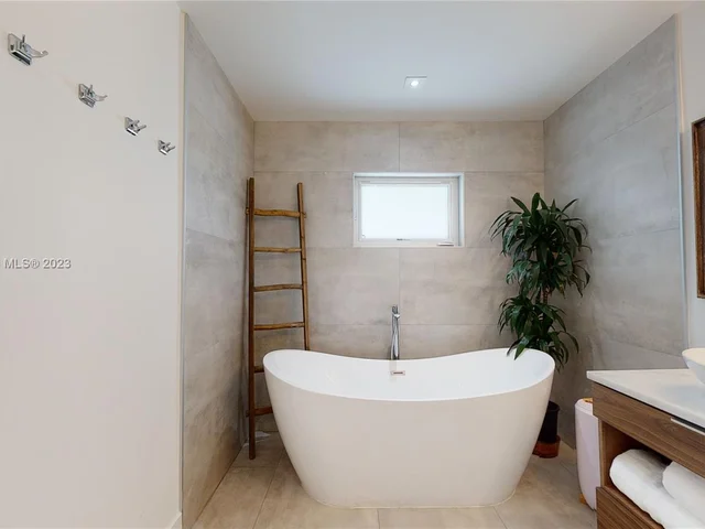 11005 SW 95th St, Miami FL 33176