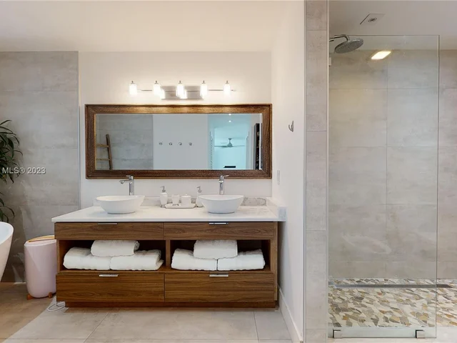 11005 SW 95th St, Miami FL 33176