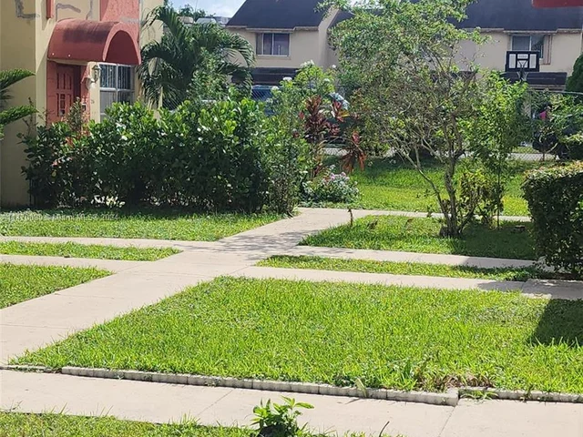 274 NE 141st St # 3C, Miami FL 33161