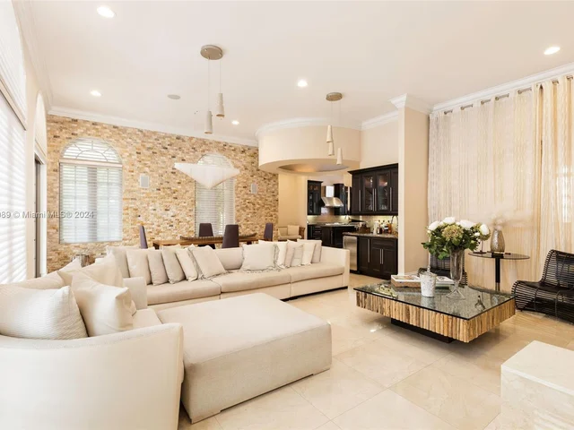 8860 SW 112th St, Miami FL 33176