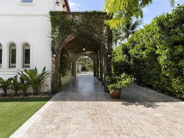 8860 SW 112th St, Miami FL 33176