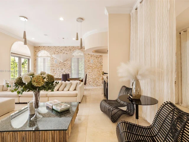 8860 SW 112th St, Miami FL 33176