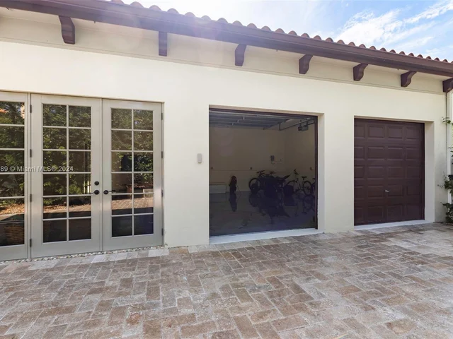 8860 SW 112th St, Miami FL 33176