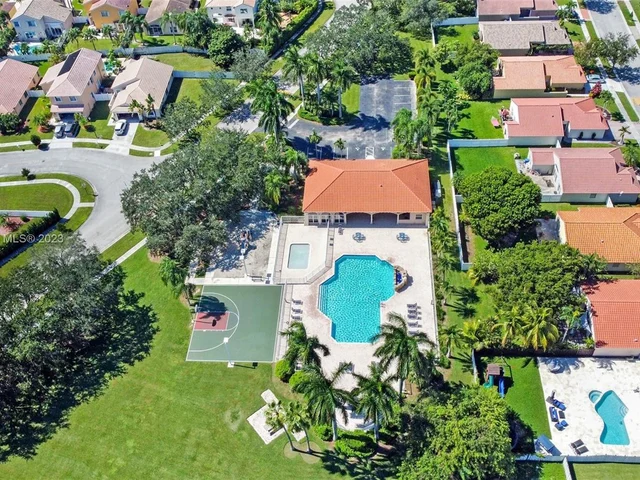 261 SW 192nd Ter, Pembroke Pines FL 33029