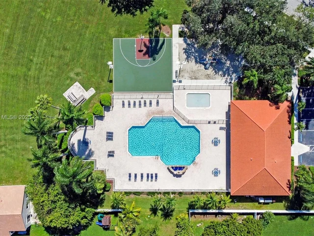 261 SW 192nd Ter, Pembroke Pines FL 33029