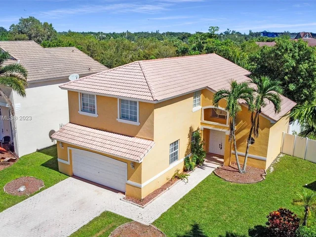 261 SW 192nd Ter, Pembroke Pines FL 33029
