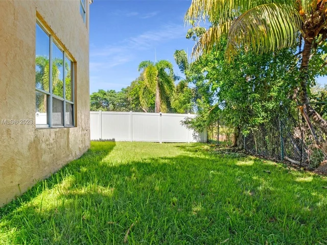 261 SW 192nd Ter, Pembroke Pines FL 33029