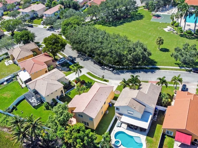 261 SW 192nd Ter, Pembroke Pines FL 33029