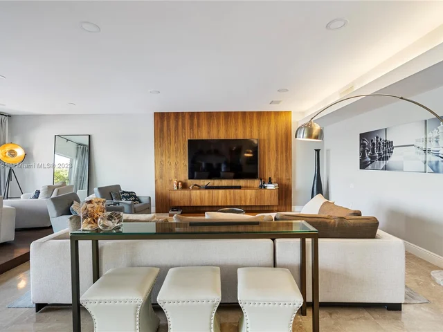 1801 Cleveland Rd, Miami Beach FL 33141