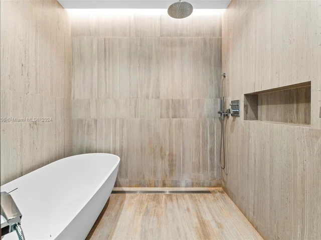 5775 Collins Ave # 1705, Miami Beach FL 33140