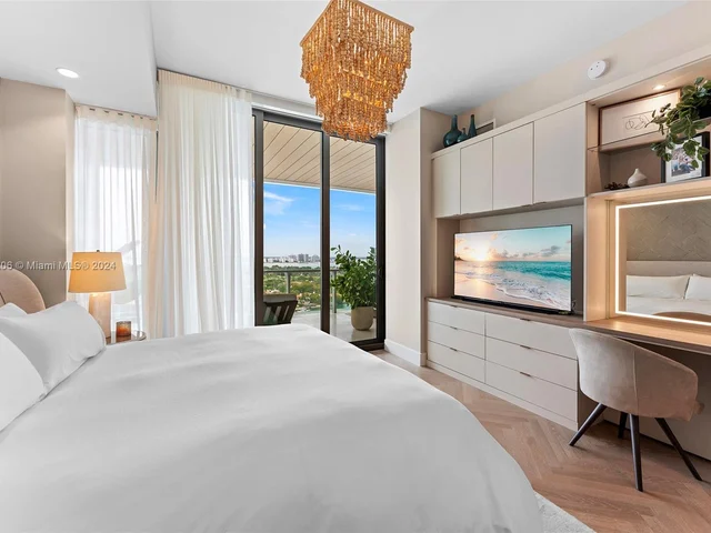 5775 Collins Ave # 1705, Miami Beach FL 33140