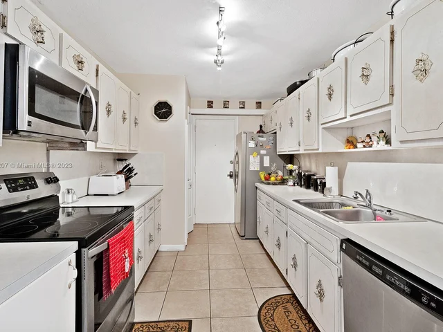 13953 Kendale Lakes Cir # 507B, Miami FL 33183