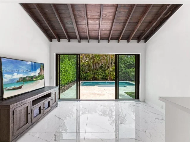 756 NE 72 TER, Miami FL 33138