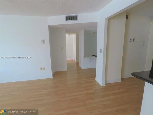 2780 NE 183rd St # 404, Aventura FL 33160