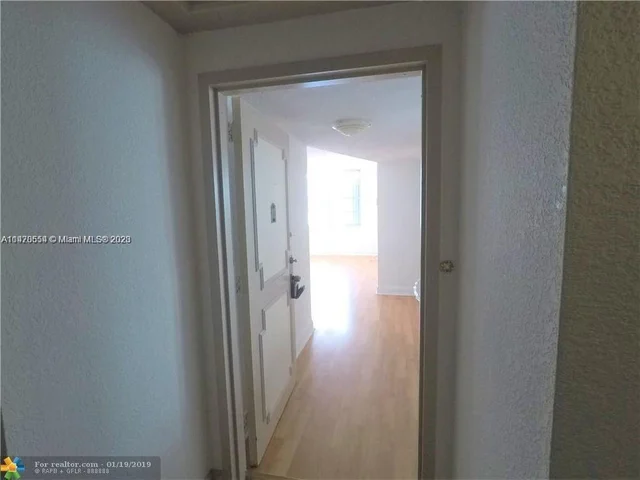 2780 NE 183rd St # 404, Aventura FL 33160