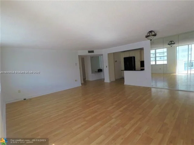 2780 NE 183rd St # 404, Aventura FL 33160