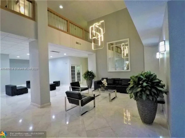 2780 NE 183rd St # 404, Aventura FL 33160